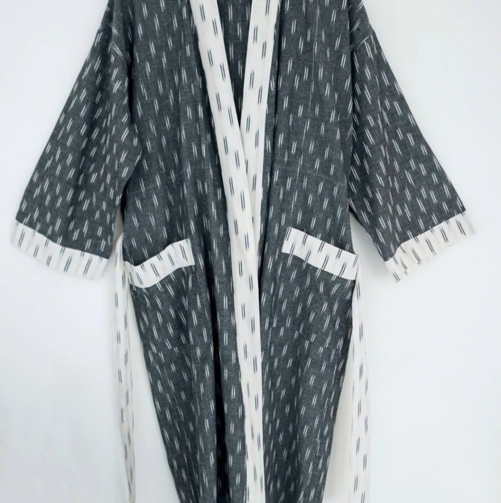 Karu Rob one sz fit tall color gray & ivore in good conditon